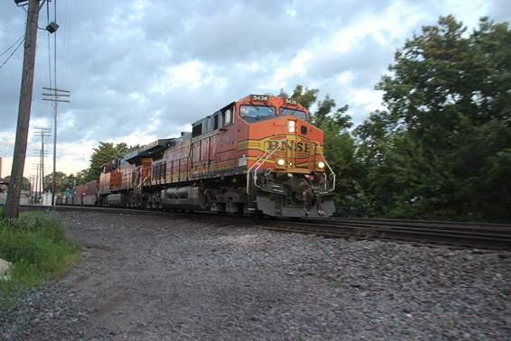 BNSF 5436 & 6433 stack train