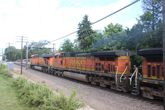 BNSF 5186 smoking heavily