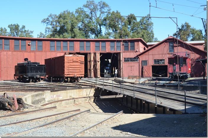 This air-operated turntable was acquired from Great Northern and replaced an “armstrong” turntable in 1922. SRy turntable.