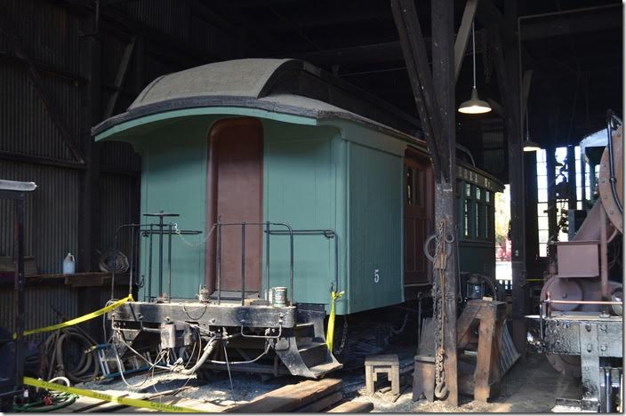 SRy combine 5 was built in 1902 by W. L. Holman & Co. of San Francisco. Like coach 6 it is only 32 feet long in order to preserve room on the Angels Branch switchbacks.