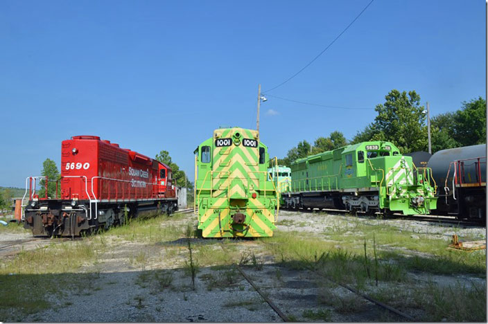 RRC 5690, 1001, and 5838 near Boonville, IN. 08-26-2021.