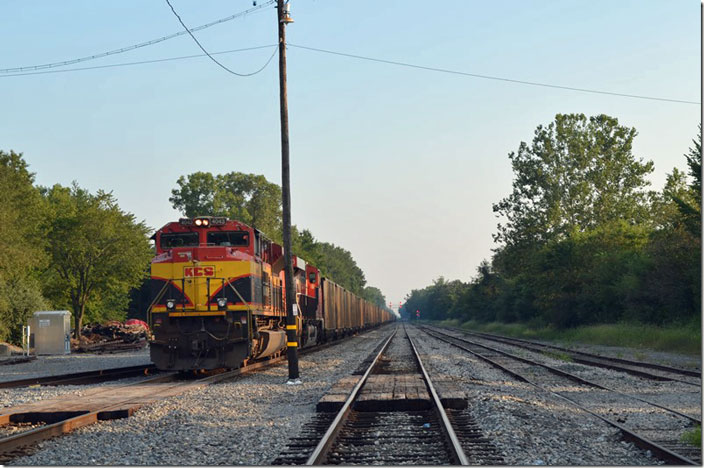 Although CN was trying to merge with KCS, I didn’t think the merger had happened this fast! CN Bluford IL. KCS 4043-CN 2920. 