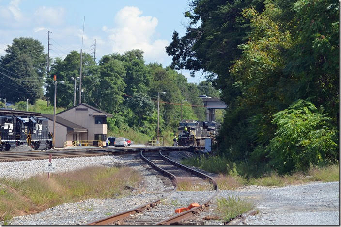 NS No. 159-25 (Crewe, VA – Linwood, NC) paused at the Montview yard office for a crew change. Nothing remains at Monroe. It evidently came through the connection at Durmid from the former N&W Blue Ridge District. NS 7598-8390-6787.