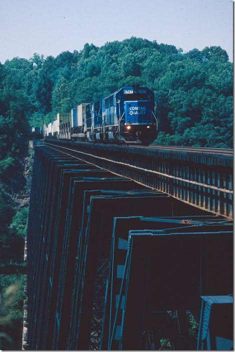 CR 6747-5559-733 are on northbound No. 214 (Atlanta – Hagerstown-CR). 07-11-1998. Southern Ry. Lynchburg VA.