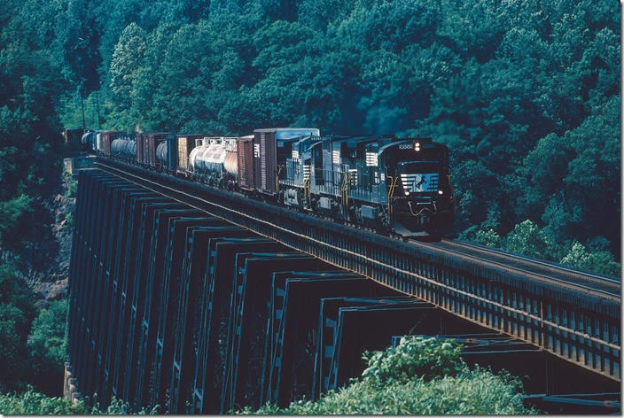 NS 8658-8610-8955 head northbound freight No. 154 (Birmingham – Hagerstown-CR) with 91 cars. 07-11-1998. Southern Ry. Lynchburg VA.