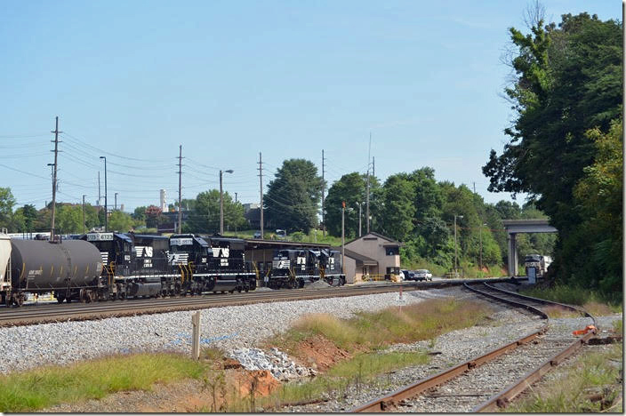 PM11 went north and came back later with the engines in facing in the opposite direction. That complicated arrangement of connections and bridges at Durmid probably accounted for that. NS 6123 7598. Montview VA.