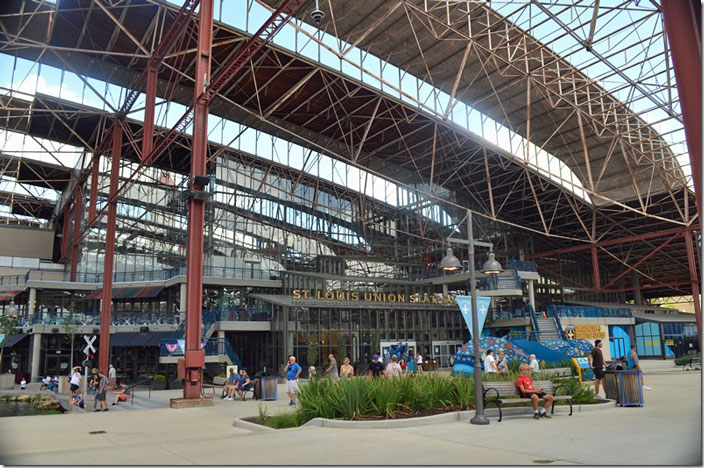 I ate lunch in the complex. On another day I would like to visit the aquarium. St Louis Union Station.