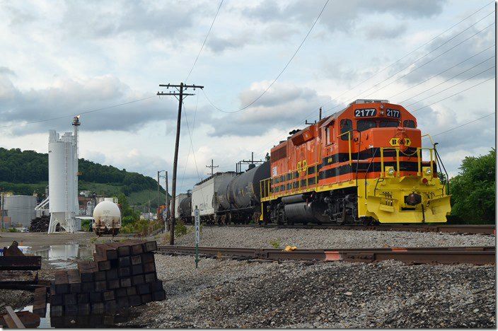 After finding a motel in Bradford, we did some exploring before going to eat. The sun was going down by the time we found BPRR 2177 and 2000 parked after a days work. BPRR is probably a GP38-2. Bradford PA.