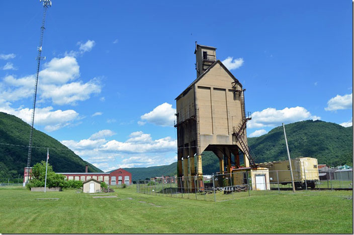 Renovo PA ex-PRR coal dock. View 2.