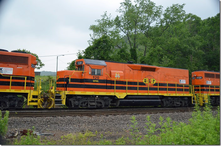 BPRR slug 120 is ex-BPRR 305, nee-UP GP35 743. Warren PA.