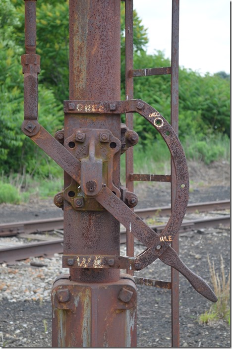 This target signal controlled the crossing. NKP’s 1956 W&LE District employee timetable lists two targets with these special instructions. To cross the NYC the target had to be horizontal. To cross the Pennsy it had to be vertical. Were there two target signals? I don’t know. WLE crossing signal. Minerva OH.