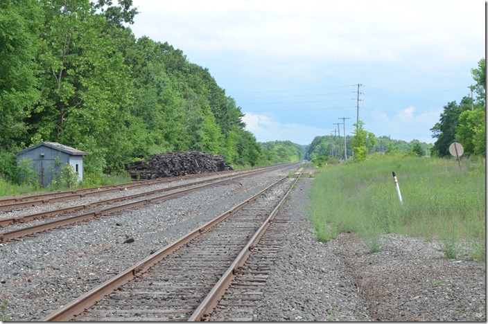 A little further south on Warren-Niles Rd. looking south toward Niles. NS near Warren OH, to the south.