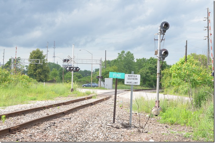 As the timetable indicates, “Pine” begins another railroad now. The signal indicated the approach for crossing the E-L and B&O Lake Sub. NS near Warren OH. Pine. To the north.