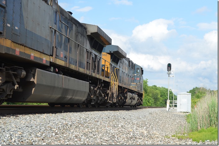 CSX 562-354. View 2. Niles Jct OH.