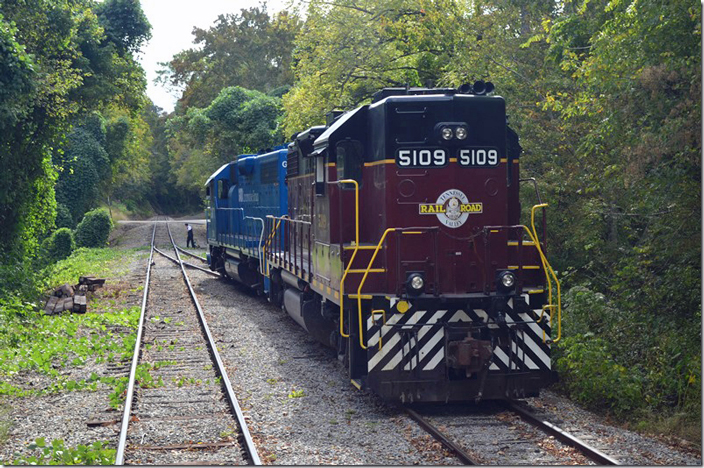 Running around the train. 189 guests were aboard this Sunday which is a good count. TVR 5109-GMTX 2004. Farner TN.