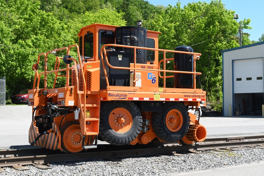 This Rail King model RK285G6 track mobile does the work of a locomotive.