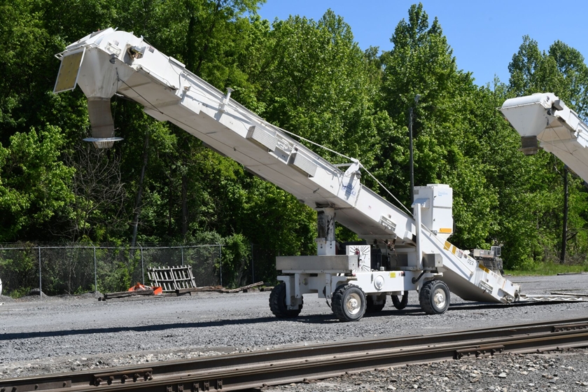 This Loadmaster Rail 3655X can be used for unloading rail, barge or truck.