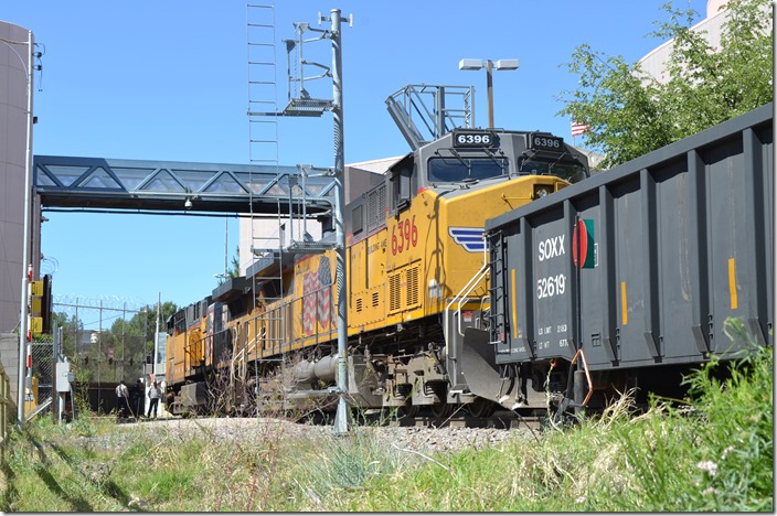 Ready for a crew change. I don’t know how far the UP locos go into Mexico. UP 5828-6396. Nogales AZ.