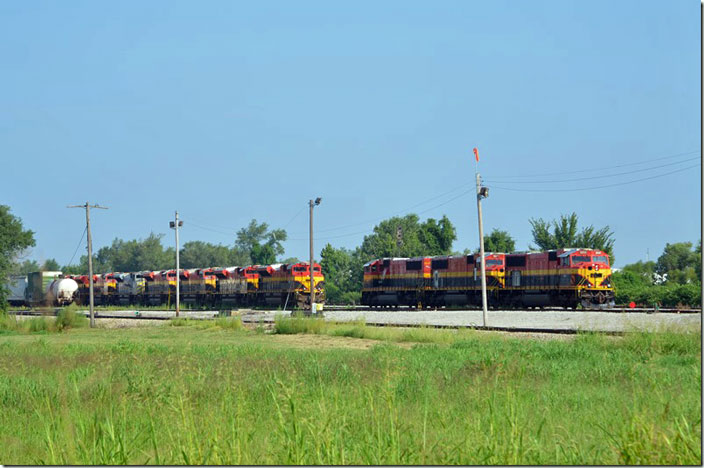 These EMDs have their KCS logos painted out! KCS 3958 4022. E St Louis IL.