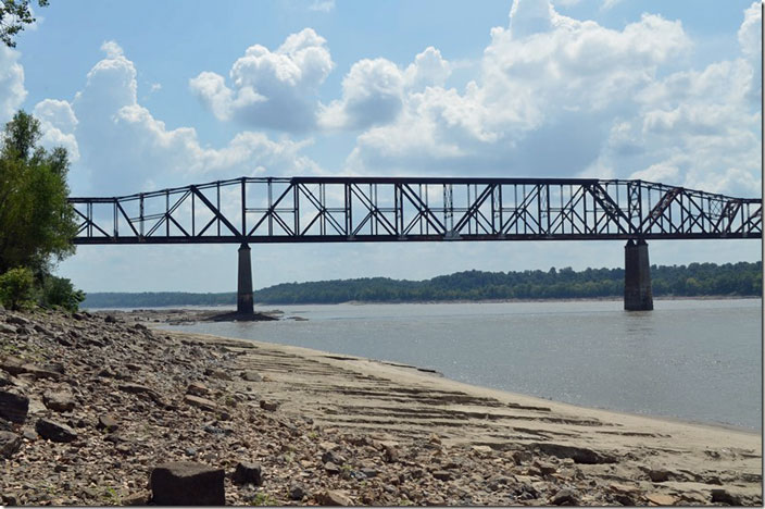 UP Thebes IL bridge at the Mississippi River.