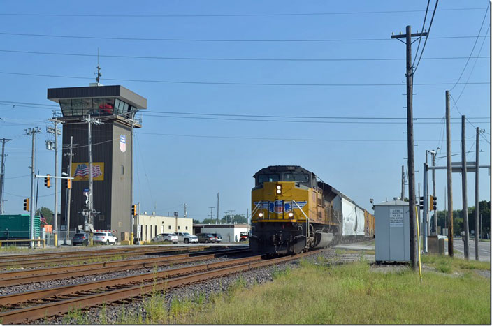 My next stop was Dupo IL. Dupo was location of Missouri Pacific’s large yard and engine terminal back in the day. Now it seems to handle a lot of intermodal. UP 9088 rips by with a long freight heading south. I think UP utilizes Alton & Southern’s yard quite a bit.