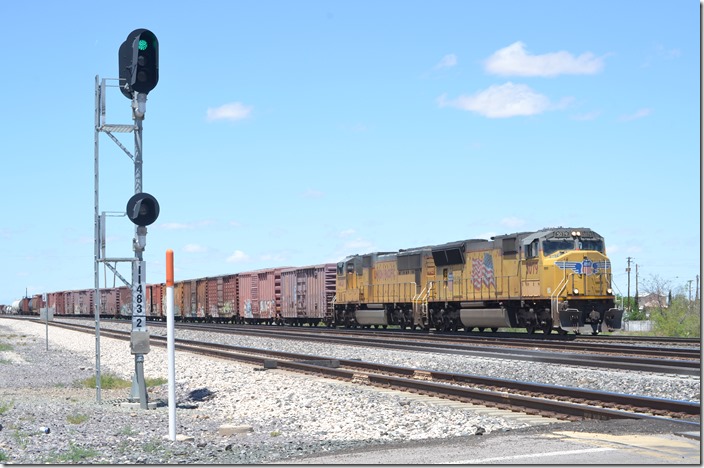 The yard job drags cars out of the yard which is also the Arizona Eastern interchange. Looks line another westbound train coming on track 2. UP 5079-4431, Lordsburg NM.