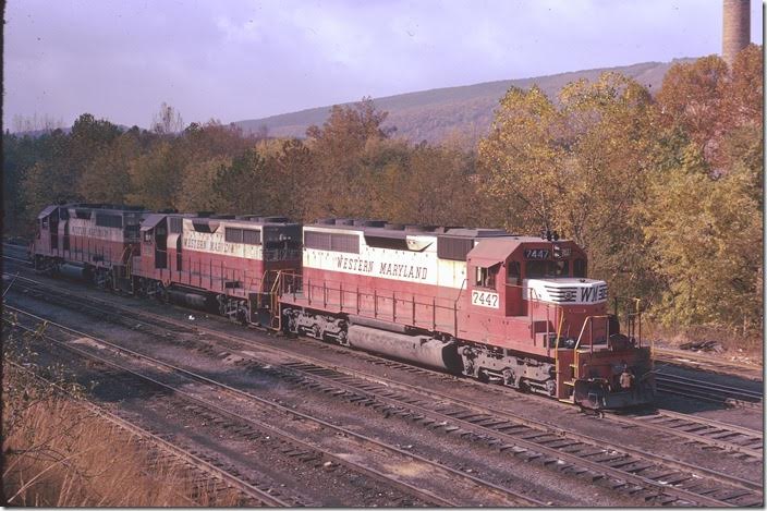 Nos. 7447-3578-3799 (SD40-GP35-3799) make their way through Ridgeley Yard to take the freight on west. WM Ridgeley WV.