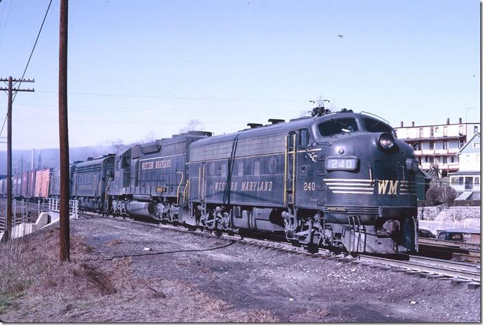 The westbound leaves town. This could have been “symbol freight” BT-1 (Hagerstown-Connellsville) or a late running AJ-1. WM Ridgeley WV.