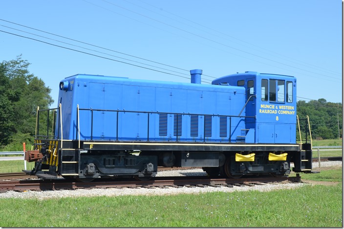 Muncie & Western 8 appears to be a GE 95-ton (500-660 HP). M&W was owned by the Ball Brothers Glass Mfg. in later years. Connersville IN.