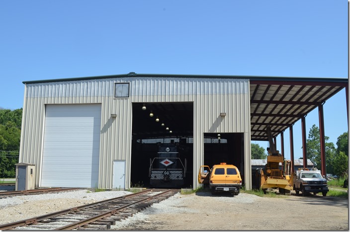 Whitewater Valley’s engine house with Lima 750 HP switcher 25 inside. No. 25 is supposedly the only surviving Lima diesel. WVRR shop. Connersville IN.