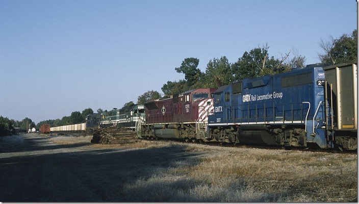 GATX 2637-PAL 134-2115-2116-4522 await a crew for later in the day.