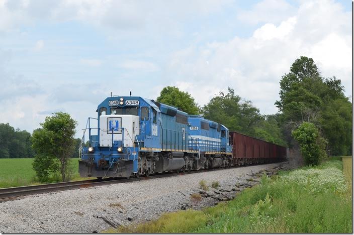 The westbound slowly moves in closer to Carey, but MofW and another crew are in the way. WLE 6348-7356 near Carey OH. View 2.