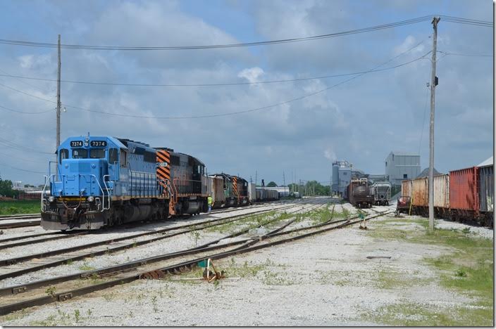 Wheeling & Lake Erie SD40-2s 7374-4016 at their yard. MofW is putting a derailed car back on the track behind the engines. Carey OH.