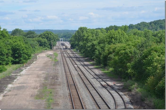 Looking east from the bridge at NS’s (ex-CR, exx-PC nee-PRR) Haselton Yard. Steel mill facilities were on both sides in this area. The bridge crosses the Mahoning River which is not more than a creek. Bridging it posed no problems for the railroads. Indeed the Mahoning River helped the railroads. It was not navigable therefore the mills could not receive raw materials by barge. NS Haselton Yard. Struthers OH.